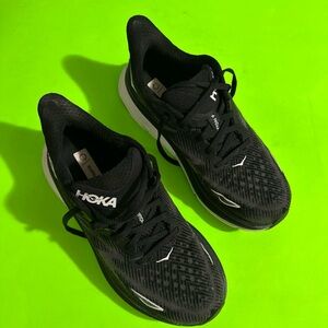 Hoka Clifton 9 women’s size 7